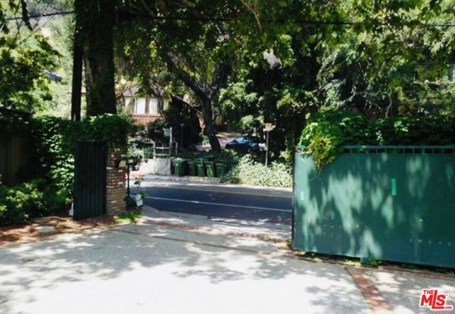 818 N Beverly Glen Boulevard, Los Angeles, CA 90077