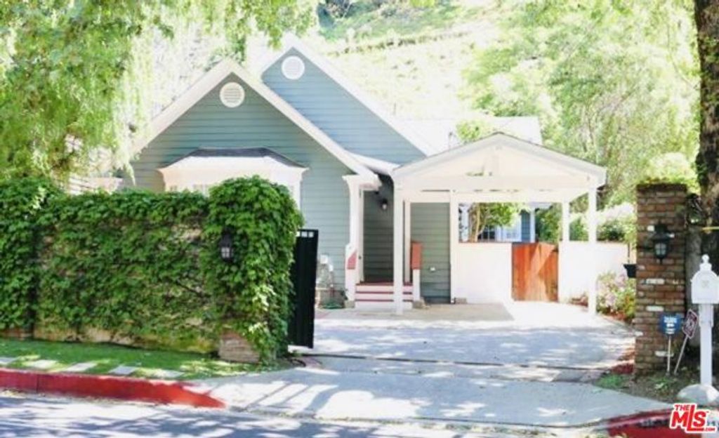 818 N Beverly Glen Boulevard, Los Angeles, CA 90077