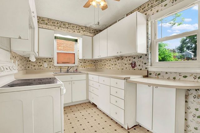 6821 Buchanan Ave, West Mifflin, PA 15122