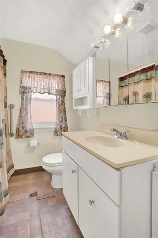 6821 Buchanan Ave, West Mifflin, PA 15122