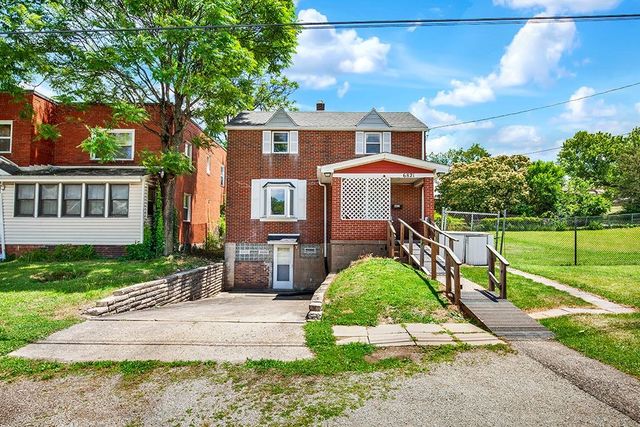 6821 Buchanan Ave, West Mifflin, PA 15122