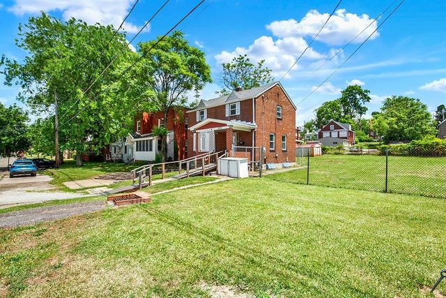 6821 Buchanan Ave, West Mifflin, PA 15122