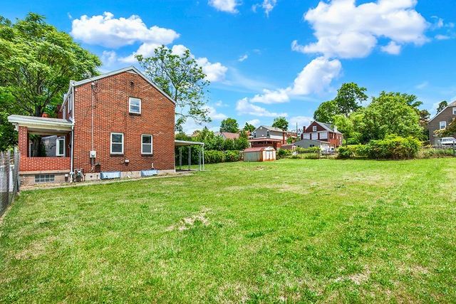 6821 Buchanan Ave, West Mifflin, PA 15122