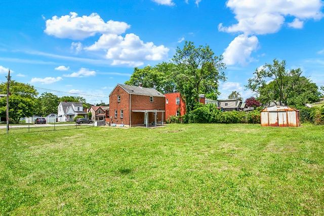 6821 Buchanan Ave, West Mifflin, PA 15122