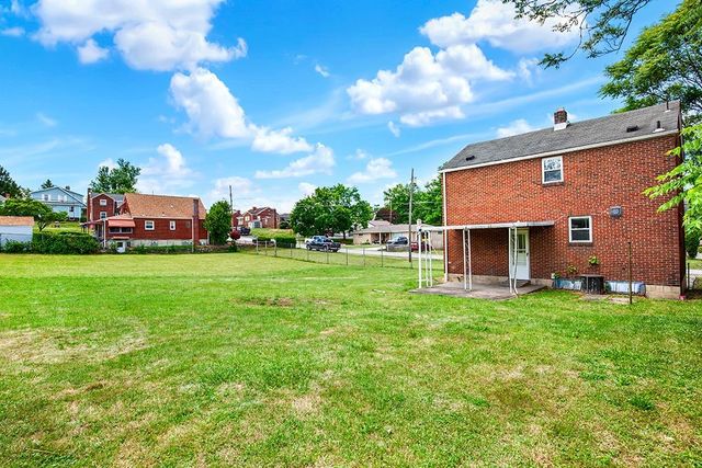 6821 Buchanan Ave, West Mifflin, PA 15122
