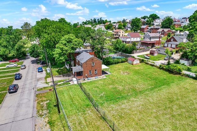 6821 Buchanan Ave, West Mifflin, PA 15122