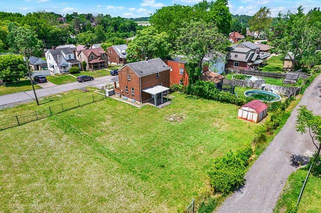 6821 Buchanan Ave, West Mifflin, PA 15122