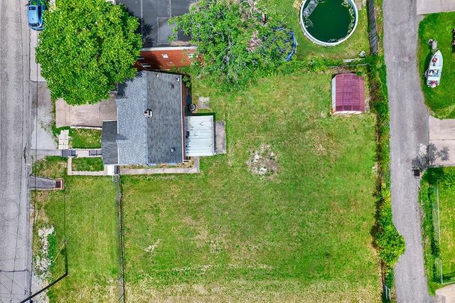 6821 Buchanan Ave, West Mifflin, PA 15122
