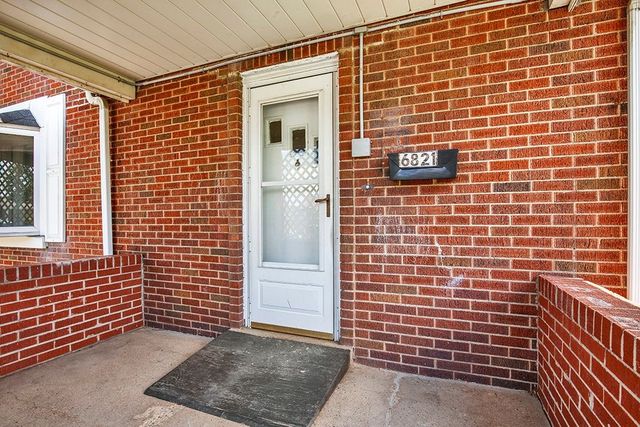 6821 Buchanan Ave, West Mifflin, PA 15122