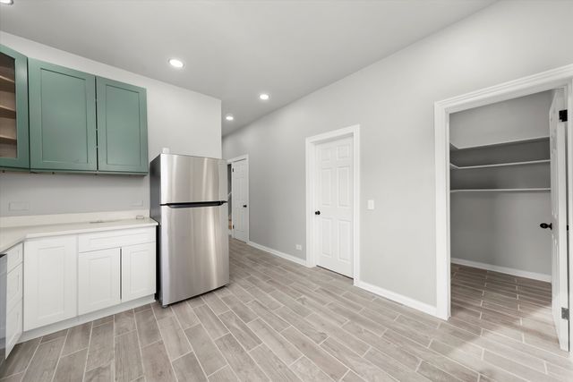 8633 S Union Avenue, Chicago, IL 60620