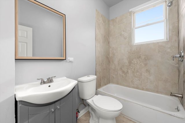 8633 S Union Avenue, Chicago, IL 60620