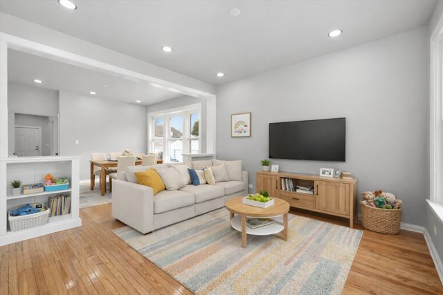 8633 S Union Avenue, Chicago, IL 60620