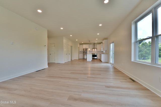 802 S Ravine Road, Niskayuna, NY 12309