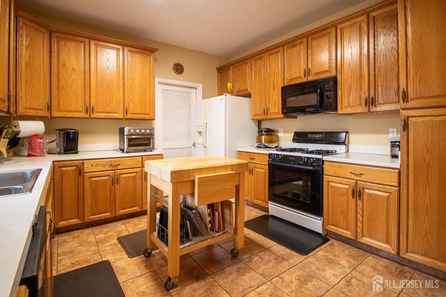 10 Sequoia Drive, South Brunswick, NJ 08810