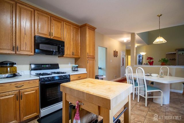 10 Sequoia Drive, South Brunswick, NJ 08810