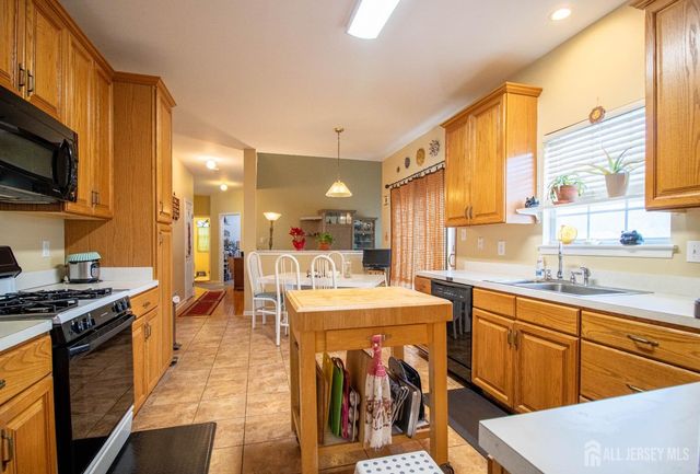 10 Sequoia Drive, South Brunswick, NJ 08810