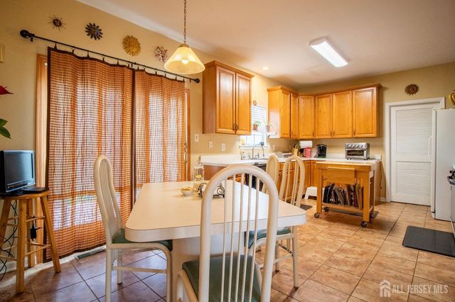 10 Sequoia Drive, South Brunswick, NJ 08810