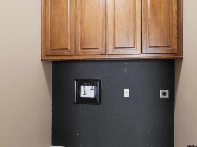 1703 Azalea St, Gilmer, TX 75644