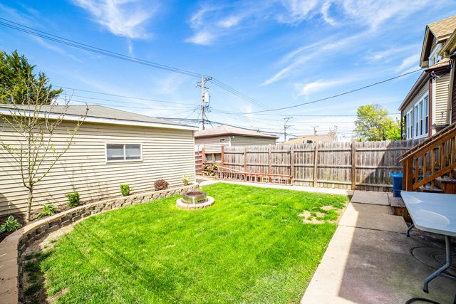6052 W Eddy Street, Chicago, IL 60634