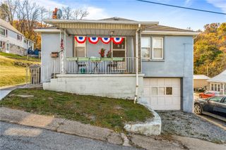 1227 Border Ave, Ellwood City - Law, PA 16117