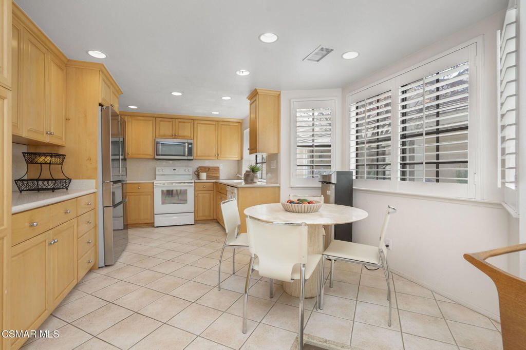 Image 10 of property listing at 2944 Shadow Brook Lane, Westlake Village, CA 91361
