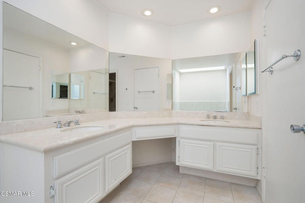 Image 14 of property listing at 2944 Shadow Brook Lane, Westlake Village, CA 91361
