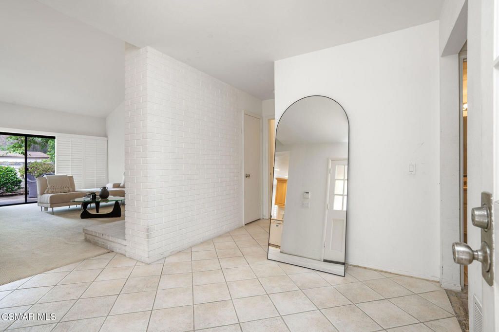 Image 3 of property listing at 2944 Shadow Brook Lane, Westlake Village, CA 91361