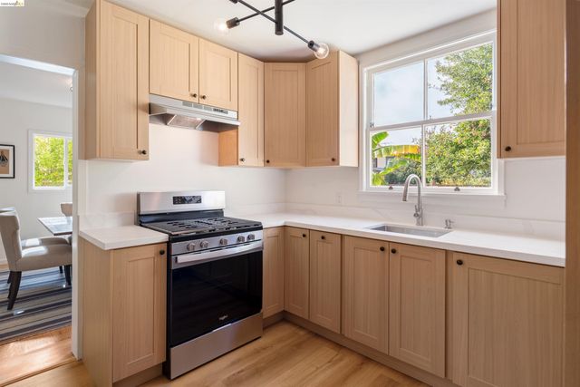 7465 Curry Ave, El Cerrito, CA 94530