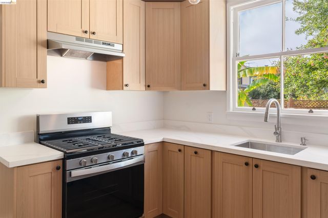 7465 Curry Ave, El Cerrito, CA 94530
