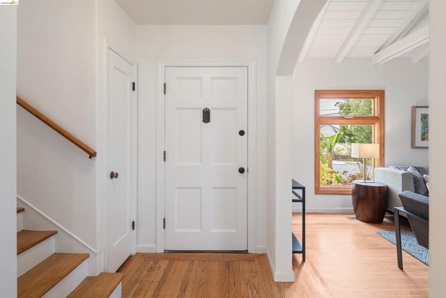 7465 Curry Ave, El Cerrito, CA 94530