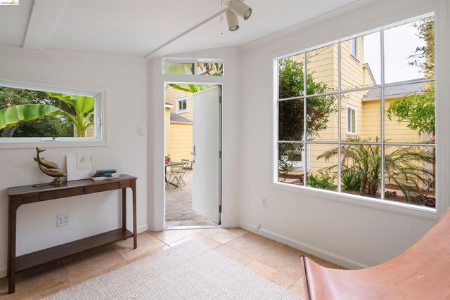 7465 Curry Ave, El Cerrito, CA 94530