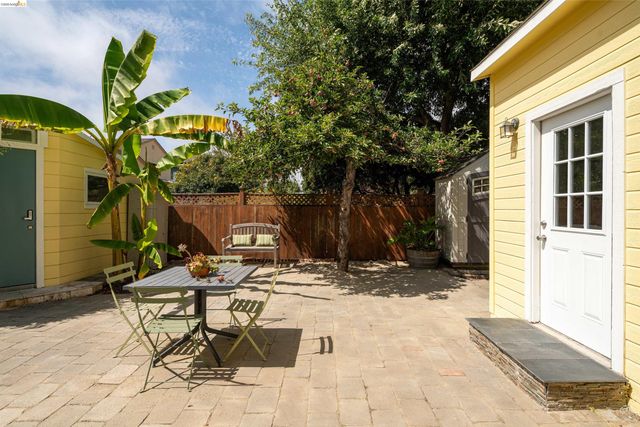 7465 Curry Ave, El Cerrito, CA 94530