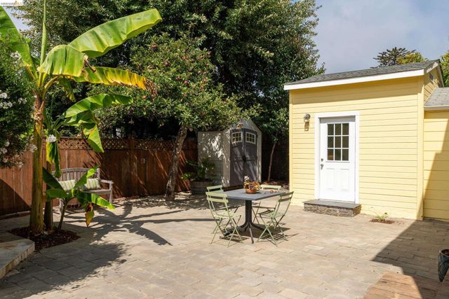 7465 Curry Ave, El Cerrito, CA 94530