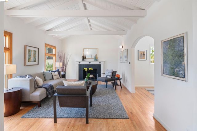 7465 Curry Ave, El Cerrito, CA 94530