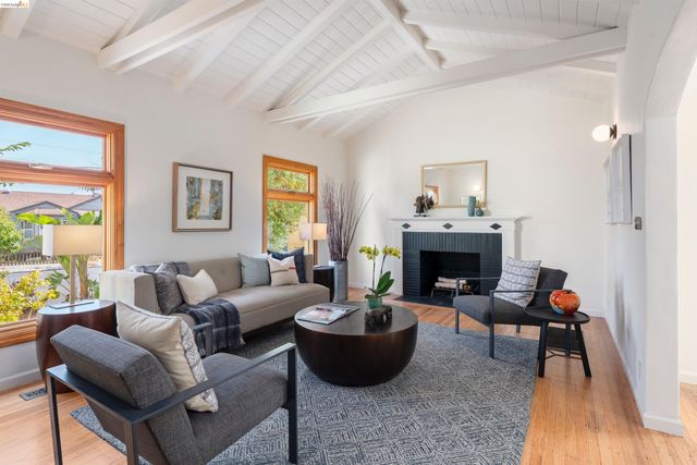 7465 Curry Ave, El Cerrito, CA 94530