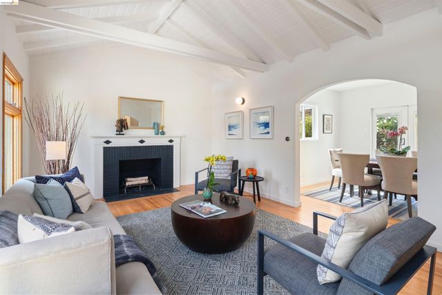 7465 Curry Ave, El Cerrito, CA 94530