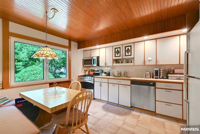 351 Rivervale Avenue, Norwood, NJ 07648