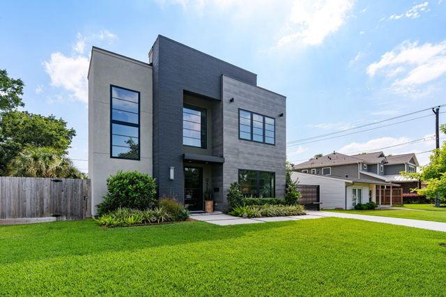 935 Gardenia Drive, Houston, TX 77018