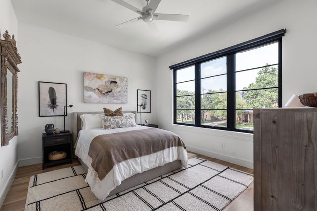 935 Gardenia Drive, Houston, TX 77018