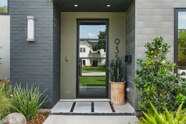 935 Gardenia Drive, Houston, TX 77018