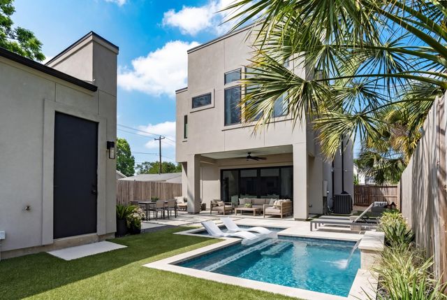 935 Gardenia Drive, Houston, TX 77018