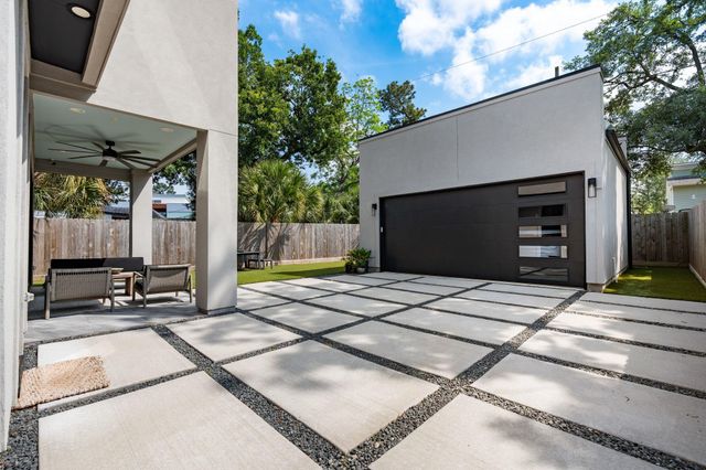 935 Gardenia Drive, Houston, TX 77018