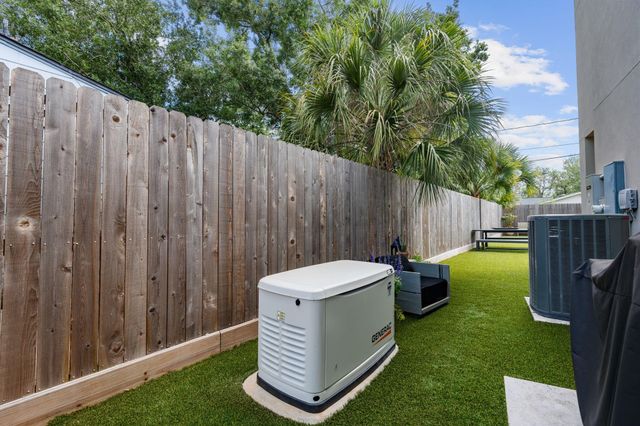 935 Gardenia Drive, Houston, TX 77018