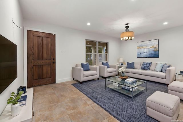 121 Kenwood Ave, Boerne, TX 78006