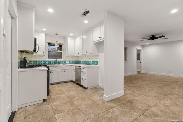 121 Kenwood Ave, Boerne, TX 78006