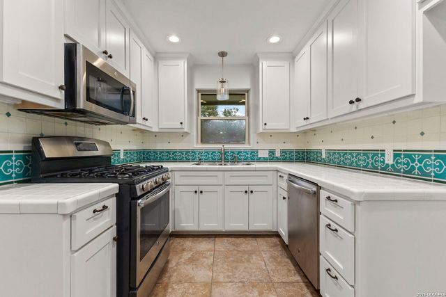 121 Kenwood Ave, Boerne, TX 78006