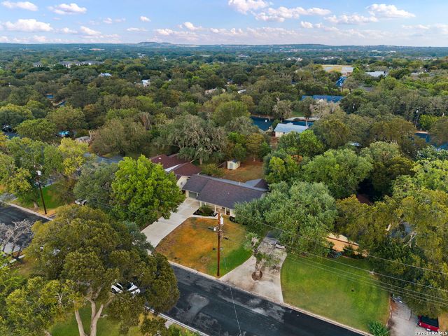 121 Kenwood Ave, Boerne, TX 78006
