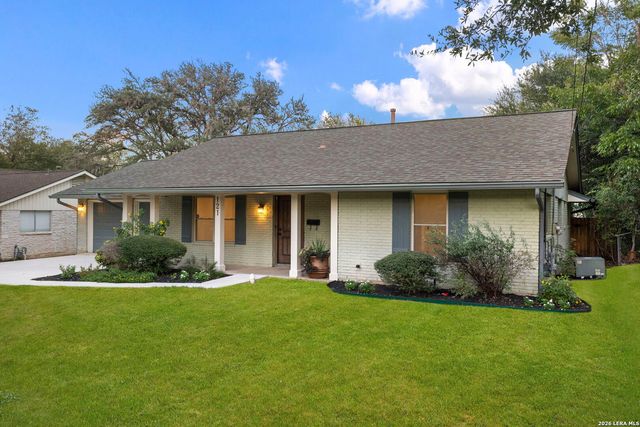 121 Kenwood Ave, Boerne, TX 78006