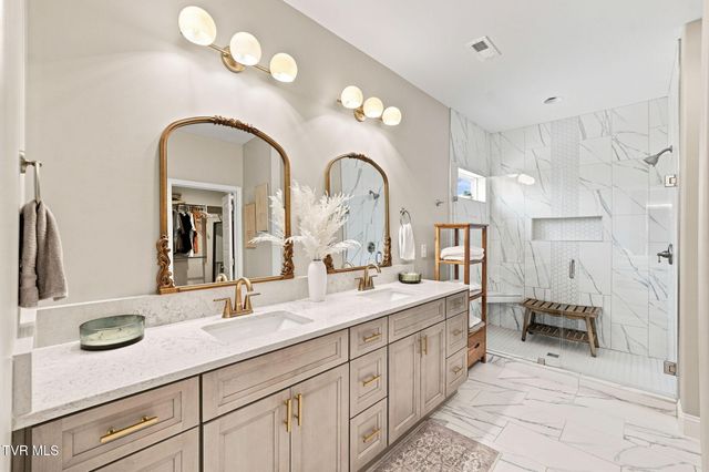 2020 Presley Crossing, Jonesborough, TN 37659
