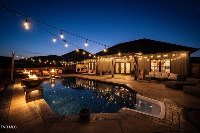 2020 Presley Crossing, Jonesborough, TN 37659